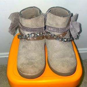 Girls boots
